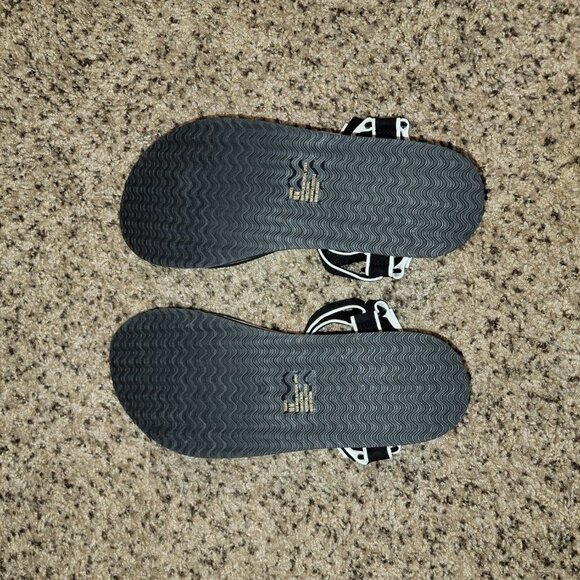 Yellow Box Tammee Black and White- Size 10 - Picture 4 of 5